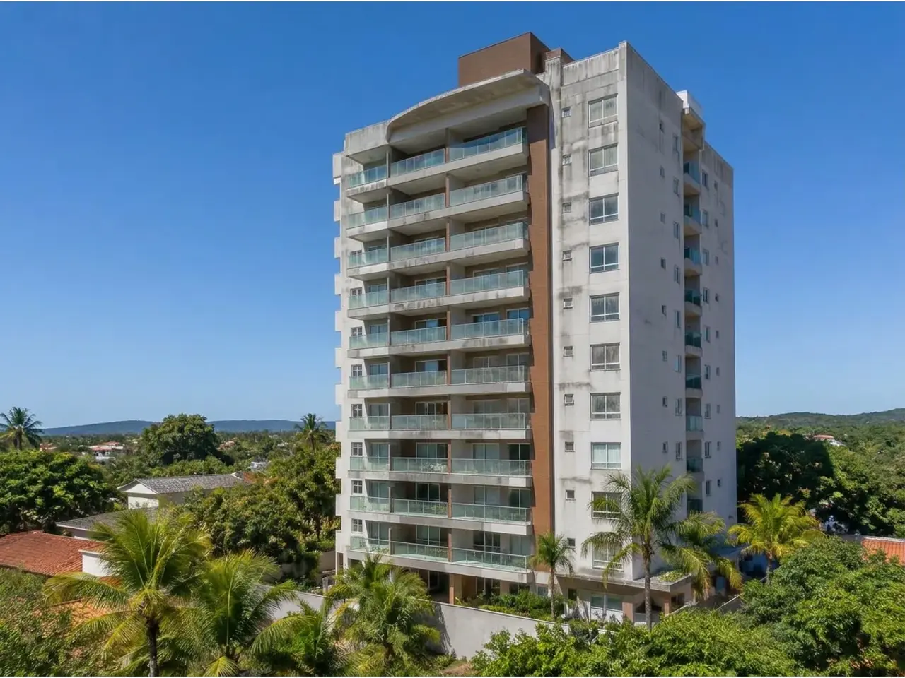 Limpeza de fachadas em Tatuí e Sorocaba antes da limpeza: Sacadas de edifício residencial